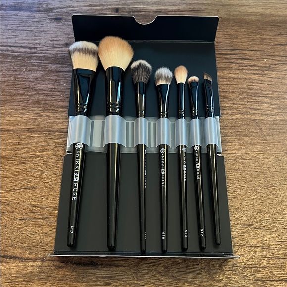 BK Beauty Pro Artist Series Brush Set - Black - Picture 3 of 4